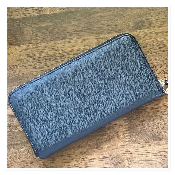 MATHEW + JULIAN Black Zippered Vegan Leather Wallet ๐ - Picture 3 of 8